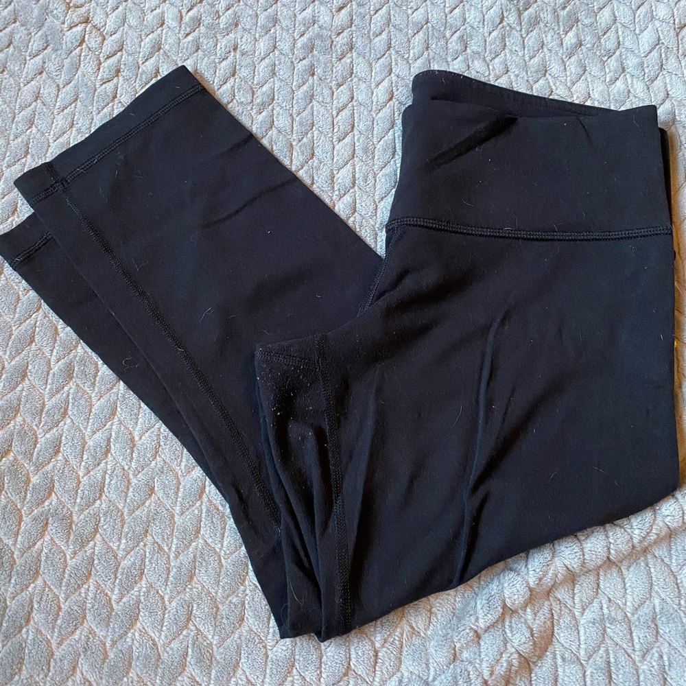 LULULEMON. Women’s leggings.